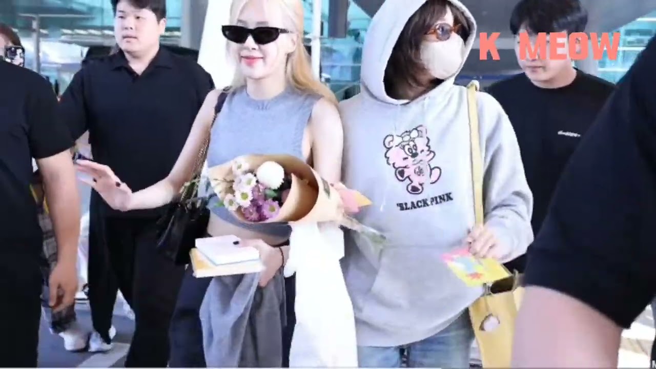 Blackpink LISA and ROSE ICN airport.. Blackpink Lisa and Rose arrival from pairs .