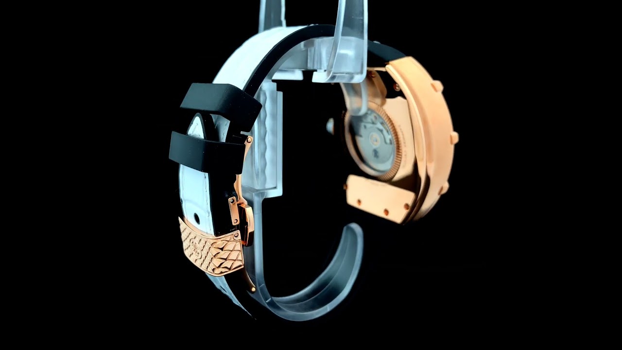 ロベルトカヴァリ バイ フランクミュラー アルパチーノ RV1G248P0051