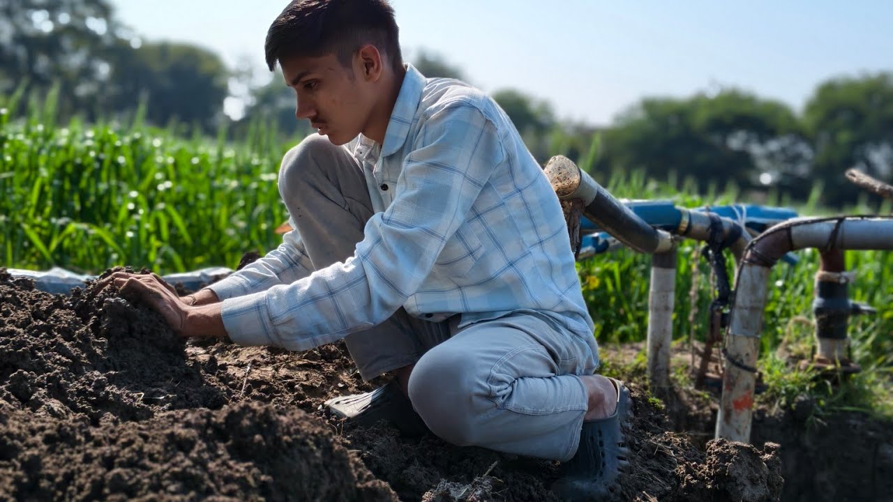 आज खेत पर बहुत काम करा 😥 कीचड़ he कीचड़ खींचा guys 