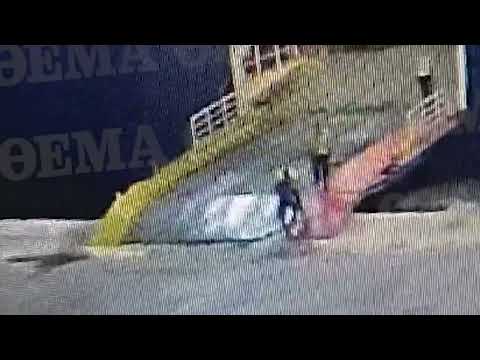 Βίντεο σοκ: Το πλήρωμα πλοίου πετάει στην θάλασσα ένα νεαρό αργοπορημένο επιβάτη και μετά πνίγετε!