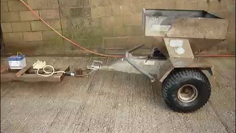 Logic Sheep Snacker Feeder