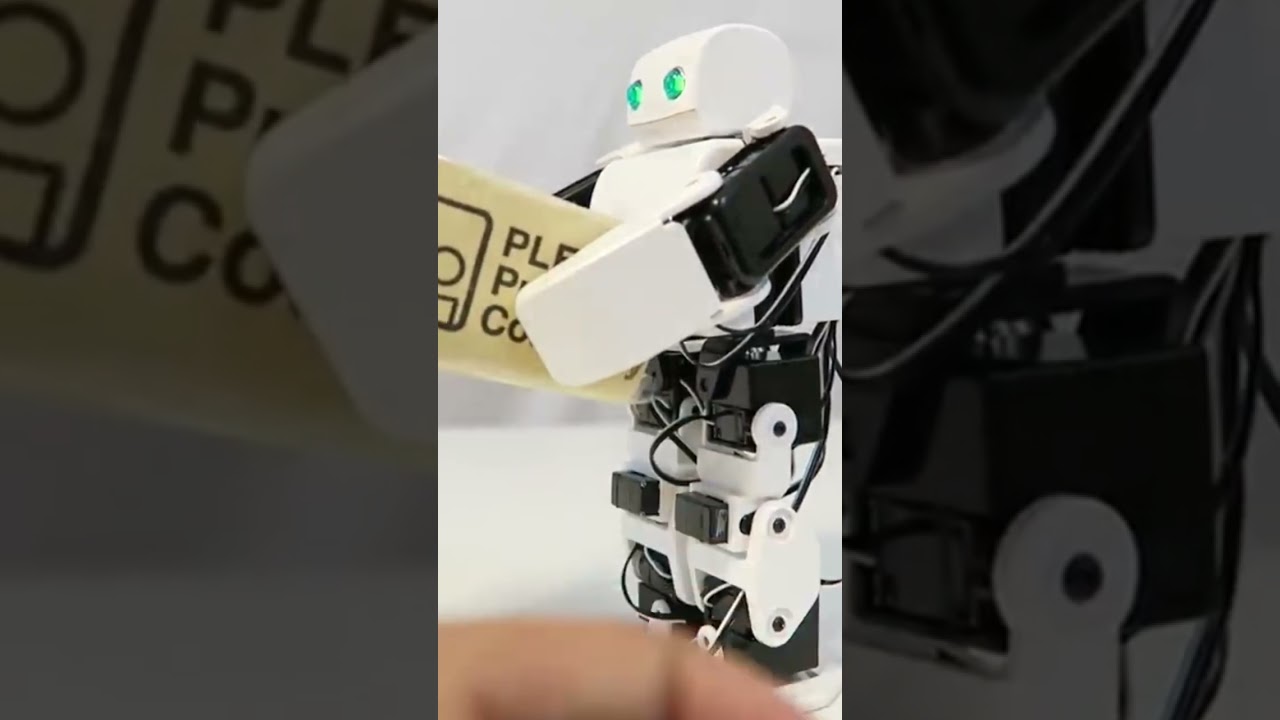Plen2 robot by Plen Project Company