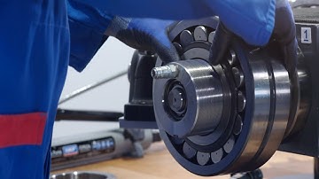 SKF Oil Injection Method - Dismounting a bearing from a tapered shaft