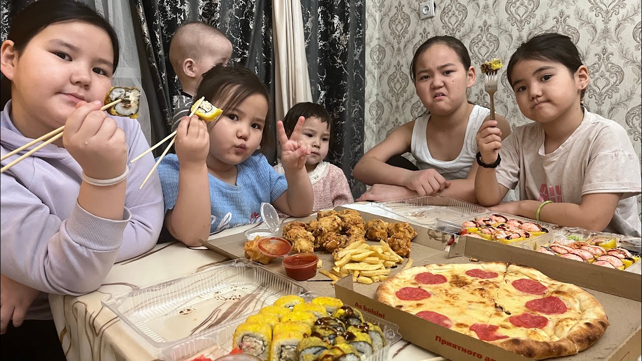 ВЛОГ | Балауса Құрмет тақтасына ілінгенін жуып берді 🍿🍫🍭 | Қонақ күттік | Сыйлықтарға распаковка 😍🎥