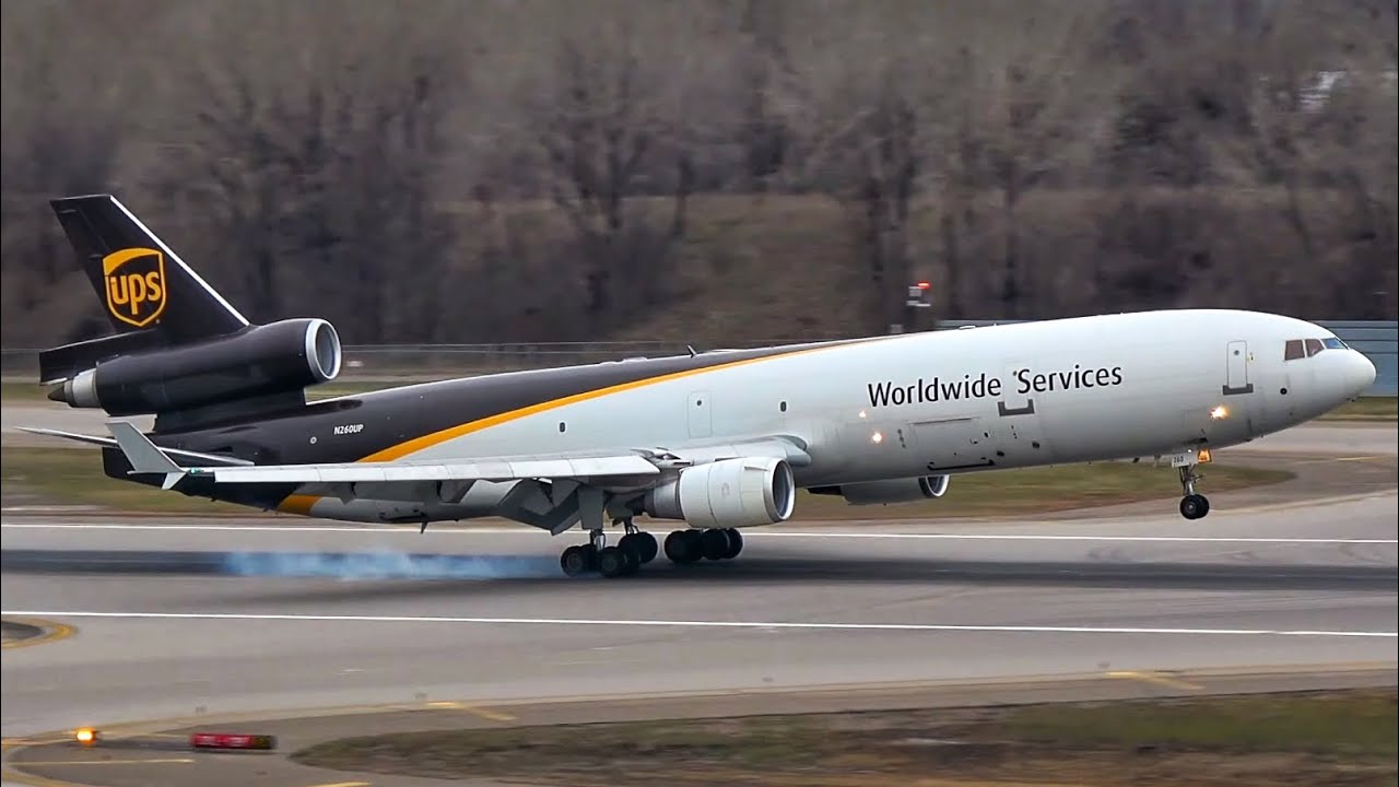 United Parcel Service MD-11(F) [N260UP] Windy Approach into