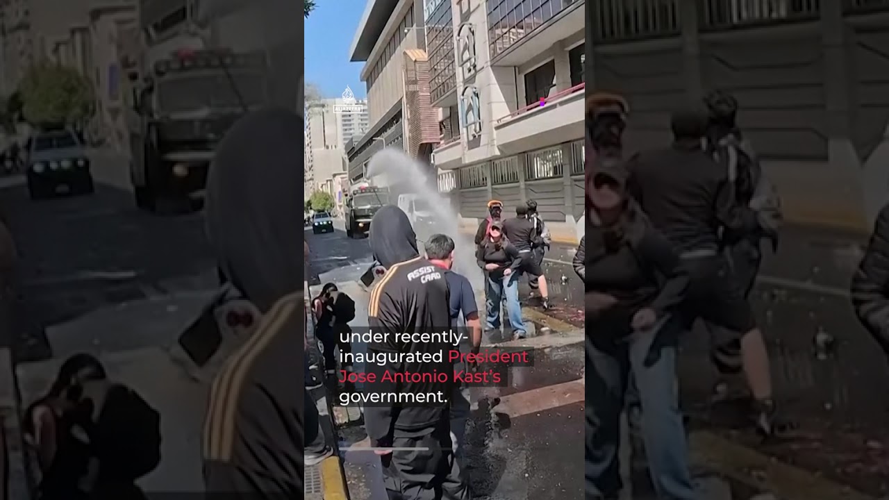 الشرطة تطلق خراطيم المياه على احتجاج طلابي في تشيلي | AJ #shorts