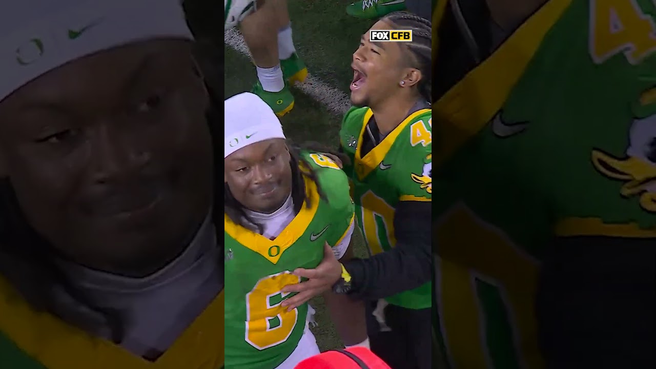 This Oregon TD last year almost ended VERY differently 😳 #oregon #football