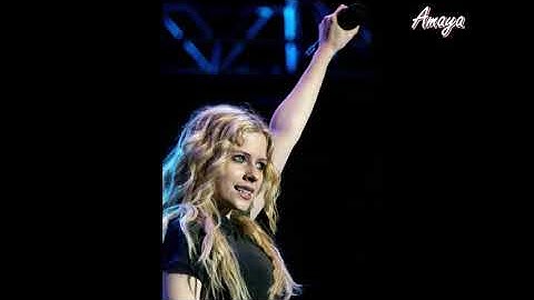 Avril Lavigne - All The Small Things (Lyrics on screen & Sub español) Cover Blink 182... Live (2005)