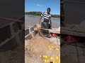 Pesca con red en el río Paraná