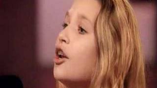 Nora Foss Al-Jabri (12) singing Somewhere Over The Rainbow on Norske Talenter - (Song Extended) chords