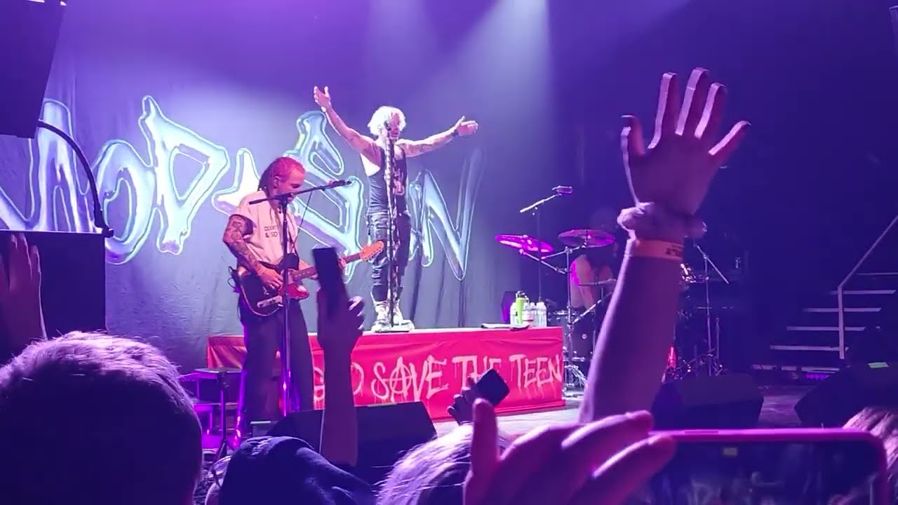 MOD SUN   Bones  LIVE @First Avenue