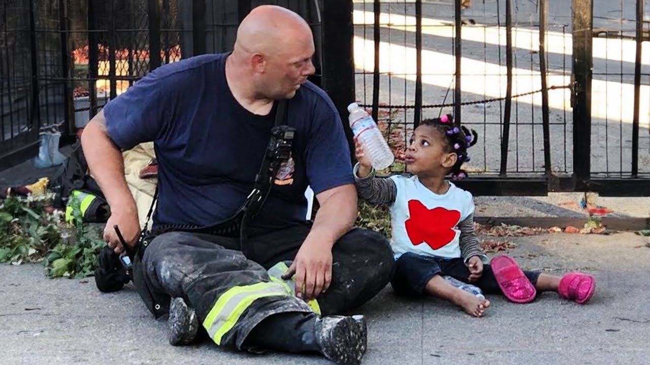 These toddlers' heartwarming reaction to spotting each other on the street will make your day