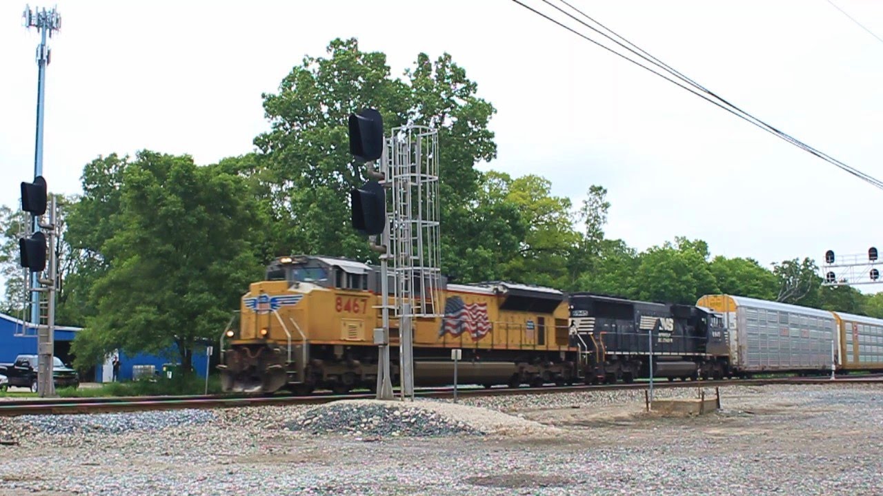 UP SD70ACe & NS SD60E split the signals in Romulus while heading west w/ NS Auto Supply Train 171