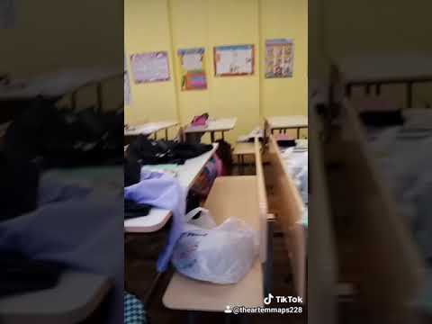 Оставили в классе на физре из-за травмы