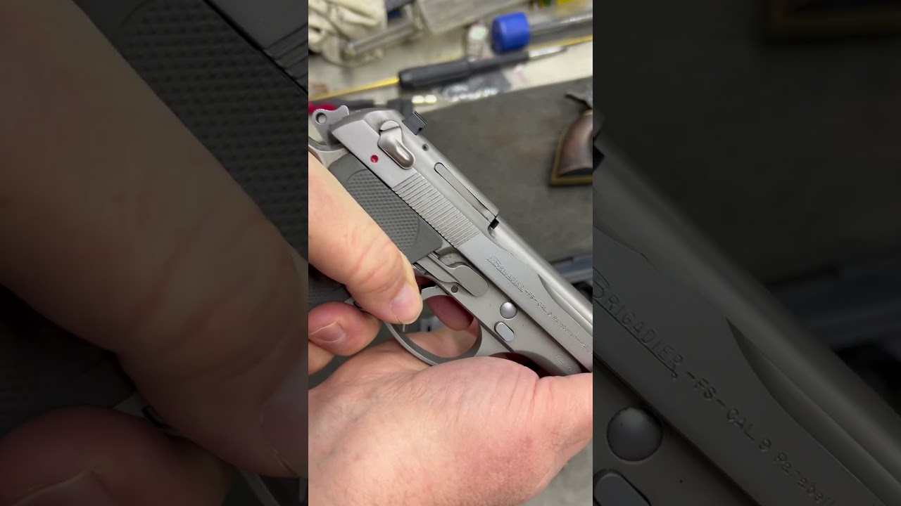 Does the Beretta M9 (92 series) have a fixed barrel? No.