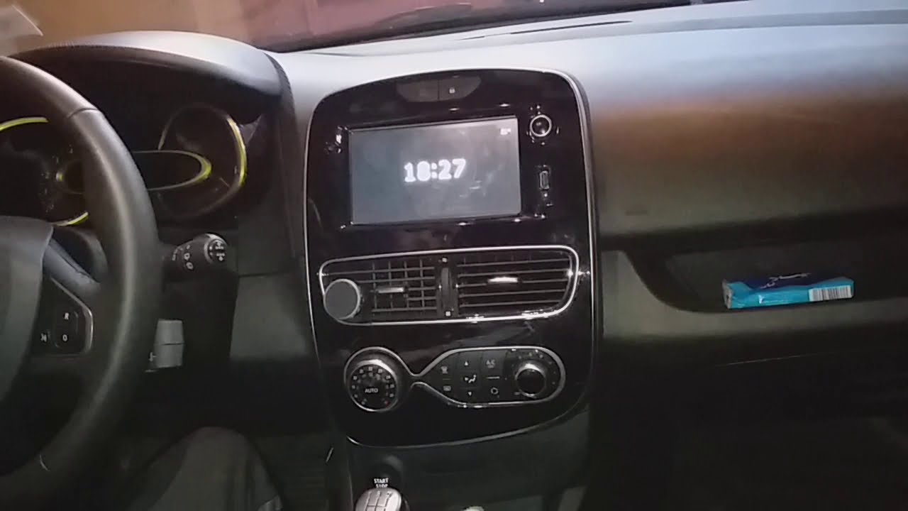 Démonter la console du medianav de la CLIO 4 - YouTube