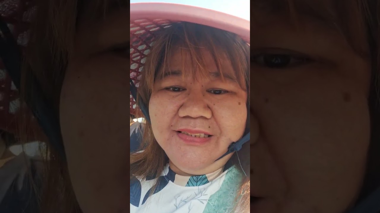 Da Nang, Vietnam 2025 Mama's phone