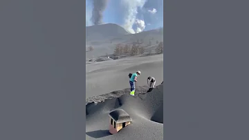 رماد البركان 