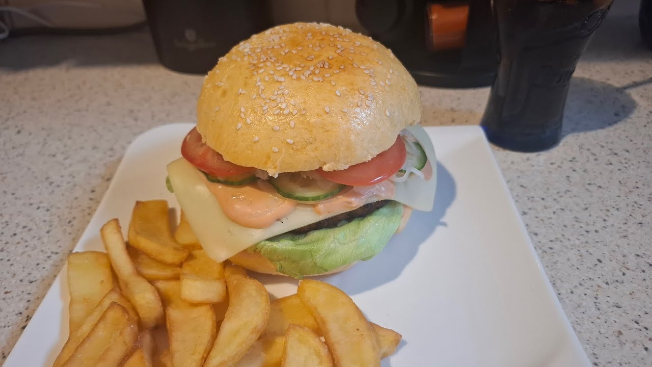 Házi hamburger buci és szaftos hamburger hús házilag 🍔 Nézd meg a videót, és készítsd el te is!