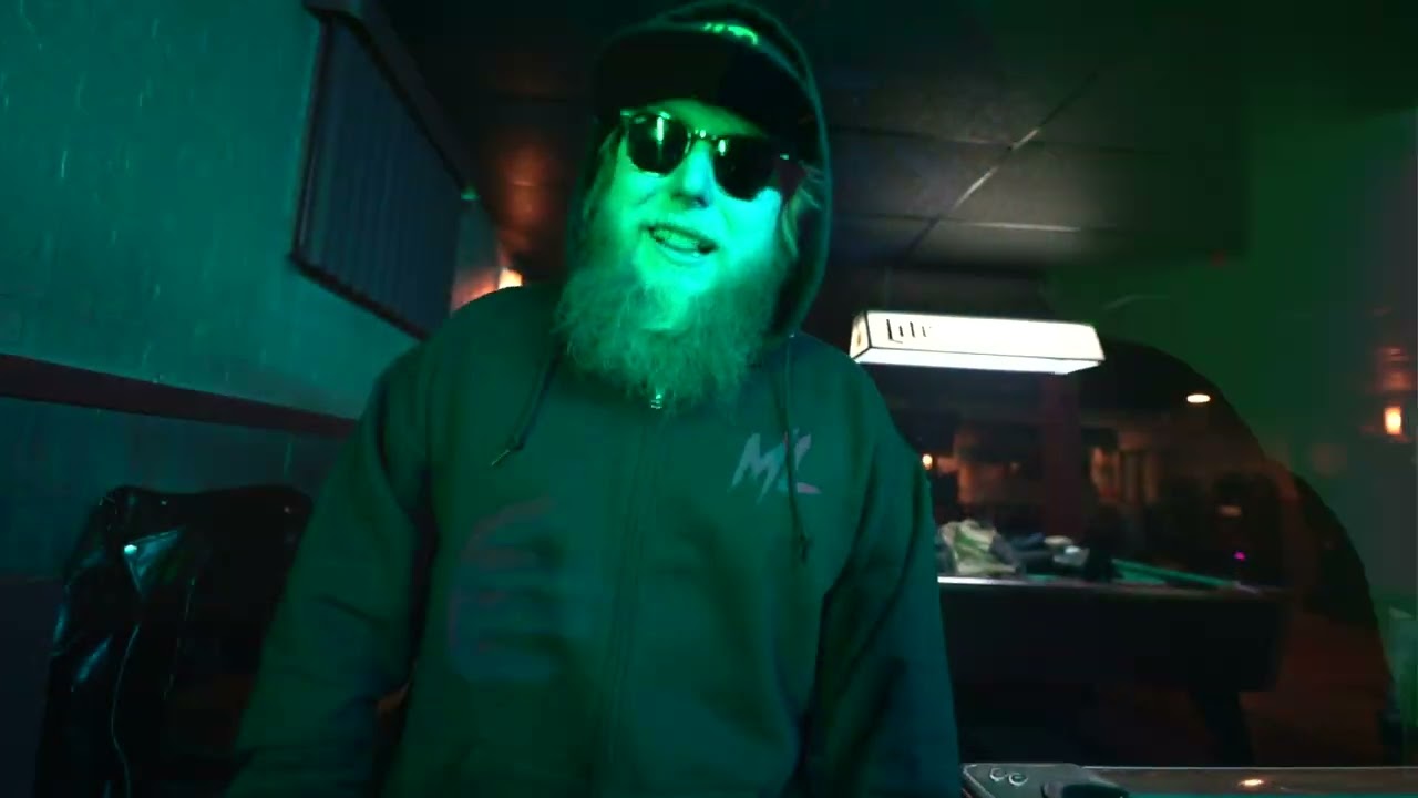 Guarda K.I.D. Casper - Run it Back Feat. FDWDF (Official Video) su YouTube Guarda K.I.D. Casper - Run it Back Feat. FDWDF (Official Video) su YouTube