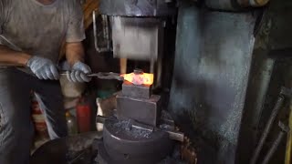 картинка: изготовление молотка в кузне