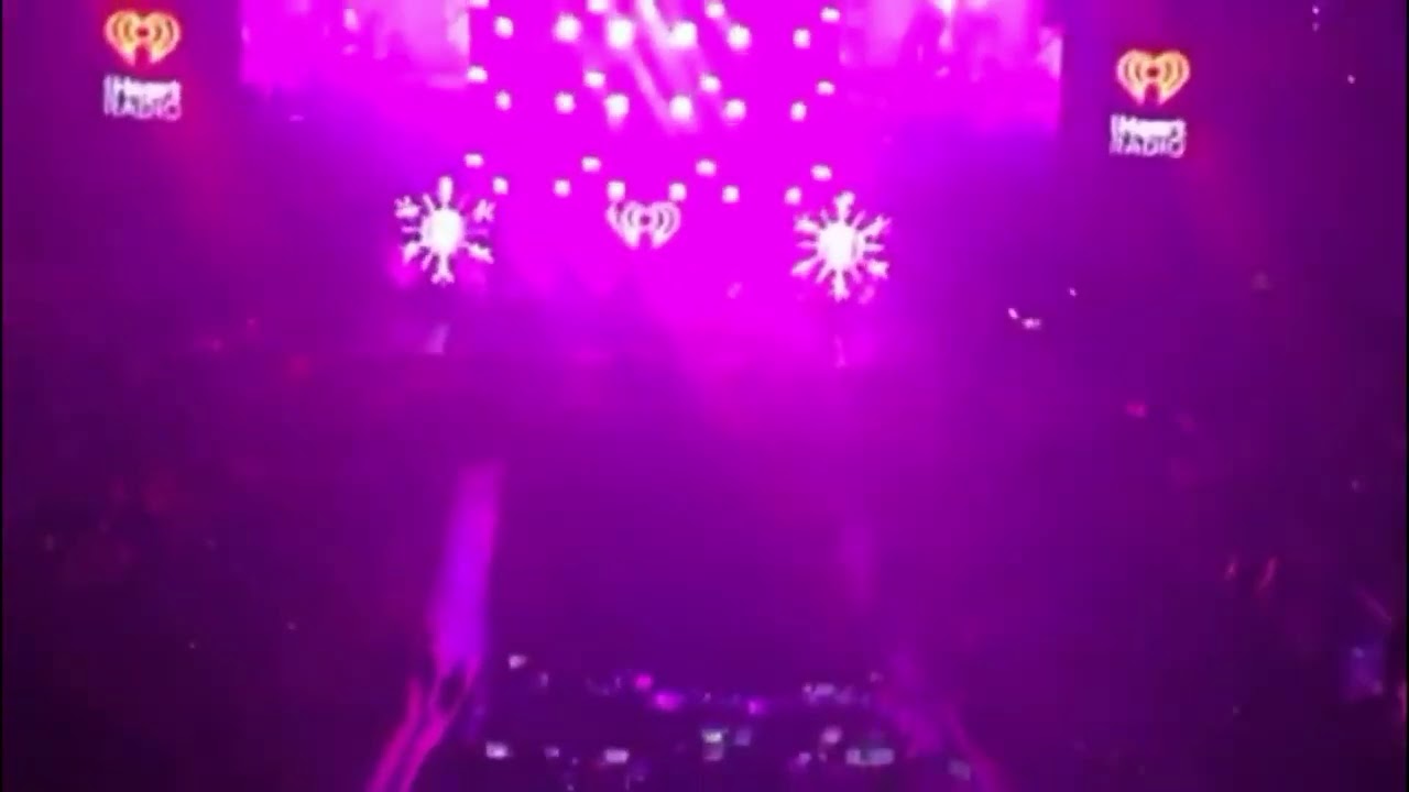 Ariana Grande Rare Wit It This Christmas climax live at Jingle Ball 2016 Atlanta