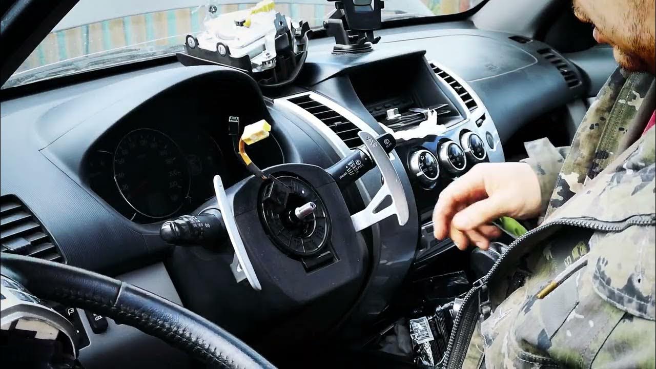Демпфер 4400A203 в руль Паджеро 4 - Mitsubishi Pajero (4G), 3 л, 2014 года запча