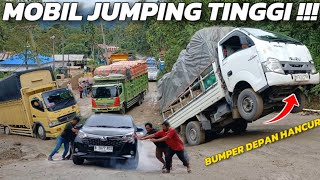 Detik-detik Mobil Jumping Tinggi, Bumper Hancur