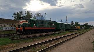 Light and heavy - side by side in Zasulauks, Rīga. ČME3-3354, Tatra T3MR-32134