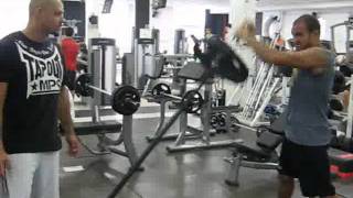 TREINAMENTO FUNCIONAL -BETO TORLAI -ACAD. ANDERSON SILVA CORINTH.wmv