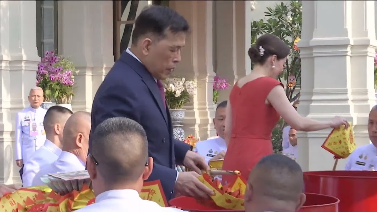 ในหลวง-พระราชินี ทรงประกอบพระราชพิธีสังเวยพระป้าย เนื่องในเทศกาลตรุษจีน วันที่ ๒๙ มกราคม ๒๕๖๘