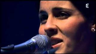 Souad Massi - Hakda Wela Ktar (live) chords