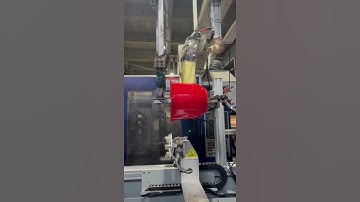 CARTESIAN ROBOTs for bucket with labelling and runner cut