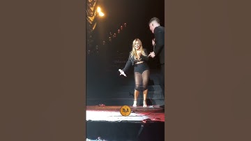 Thumbnail of "SINVERGÜENZA" - EMANERO, KARINA Y ÁNGELA TORRES EN EL MOVISTAR ARENA