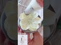 The simplest way to drop a Buttercream flower #easybaking #flowers #cakedecoration