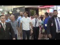 'ROGER FEDERER's standing ovation @ Melbourne Airport'' #exclusive