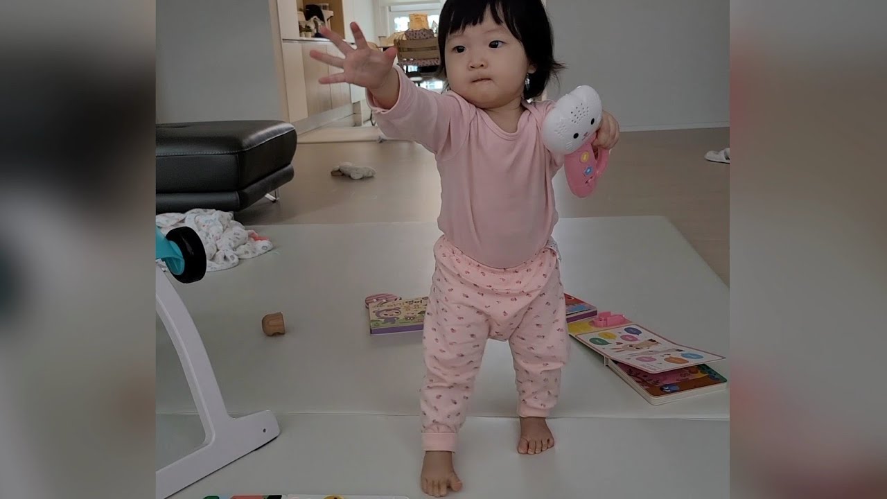 걷기 시작했어요!!! (부제: 엉덩방아 모음집...🤦‍♀️) [10개월 아기 걸음마]