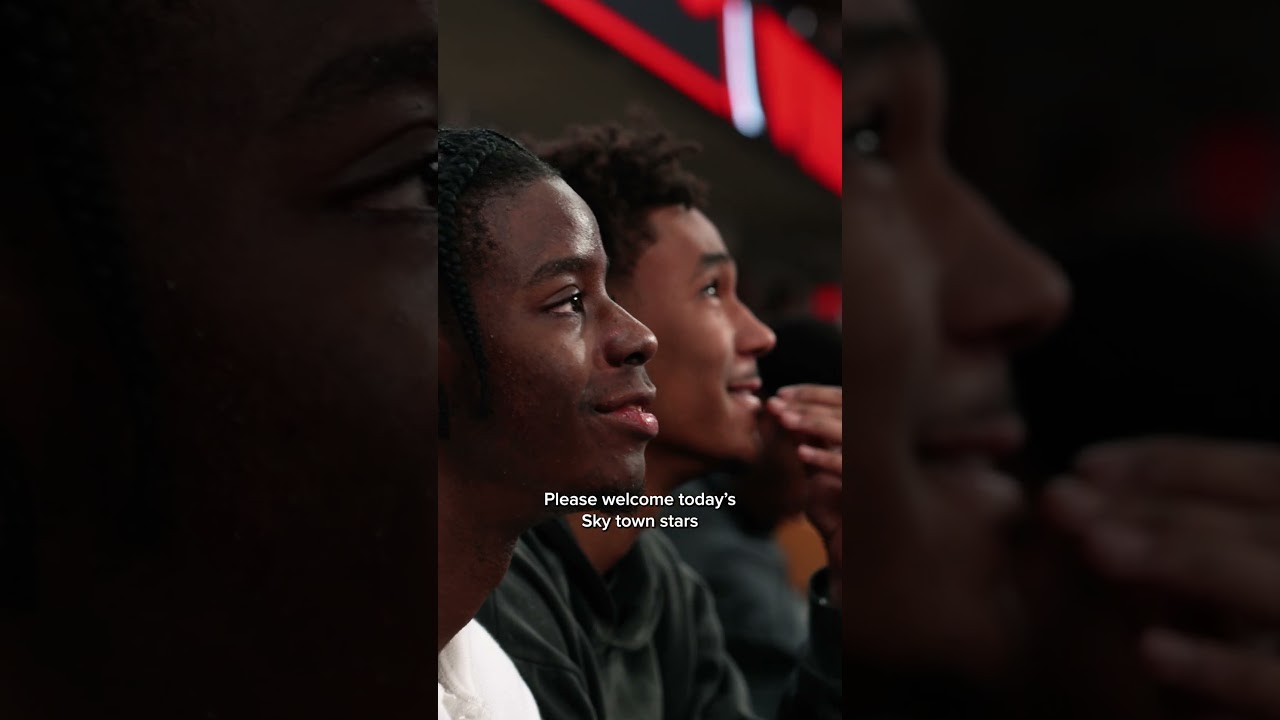 Hoopers watching hoopers ⛅️ Our new rookies pulled up to Sky-Aces at the UC #nba #wnba #chicagobulls
