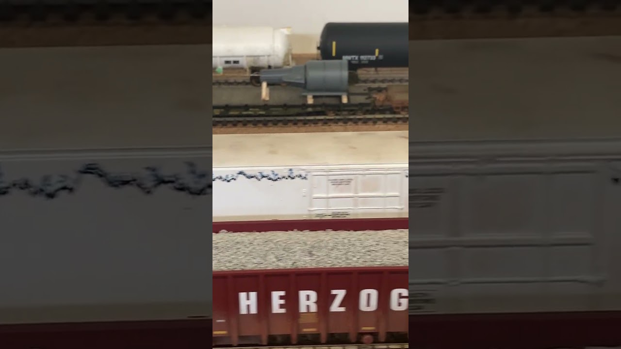 that noise you hear is coming from this scaletrains reefer 