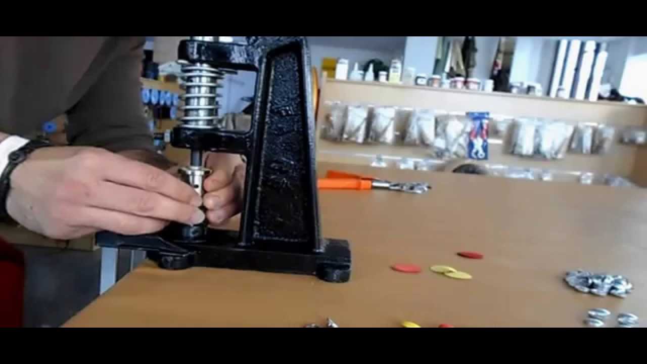 Máquina para botones, poner broches, remaches, ollados