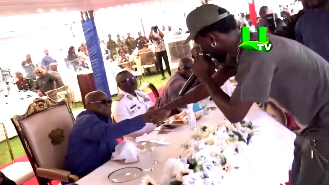 Black Sherif performs for Akufo Addo with Militâry band, shakes his hand during performance