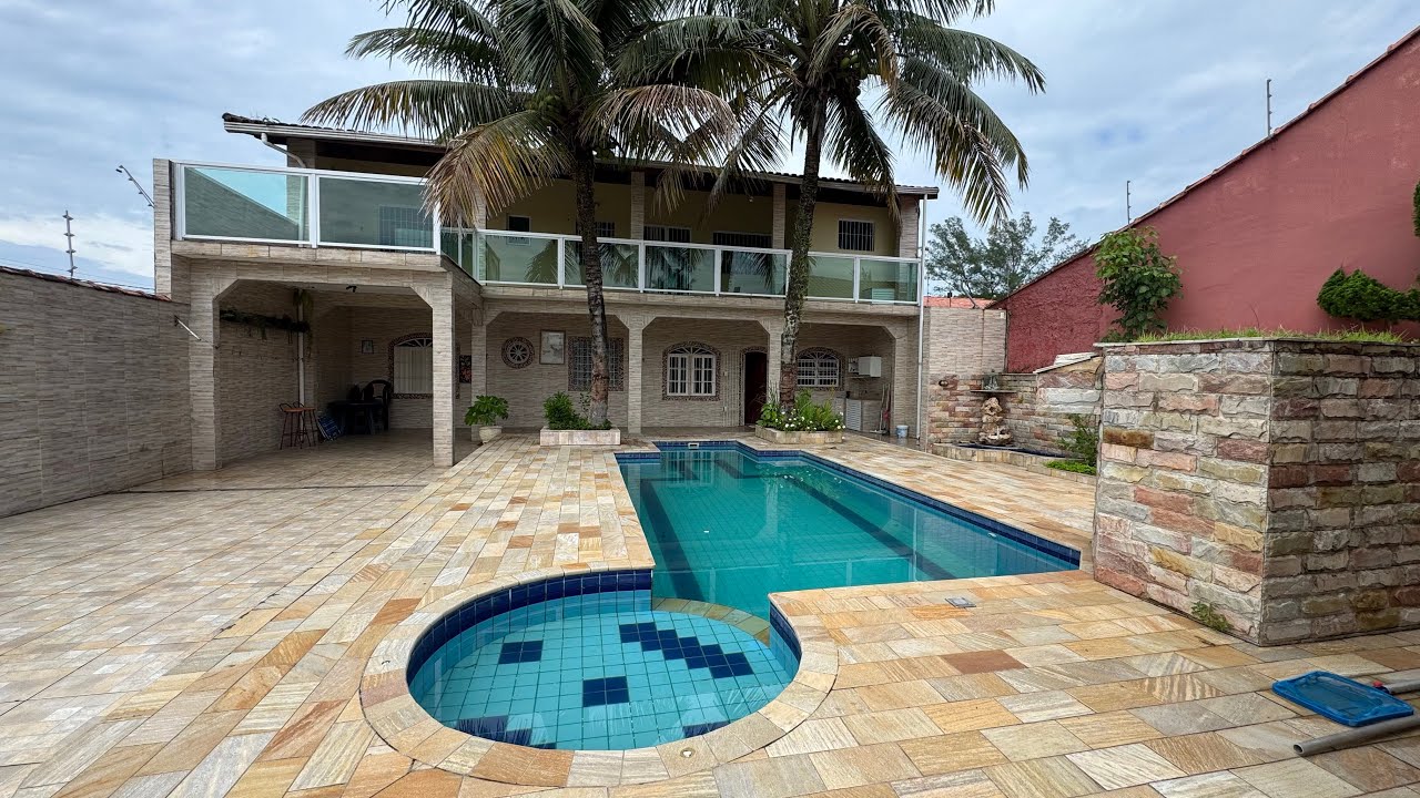 Casa alto Padrão a 300 metros do mar 