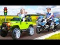 La moto de police bmw r1200rt attrape le dlinquant dans une jeep vidos pour enfants  toys 2 boys