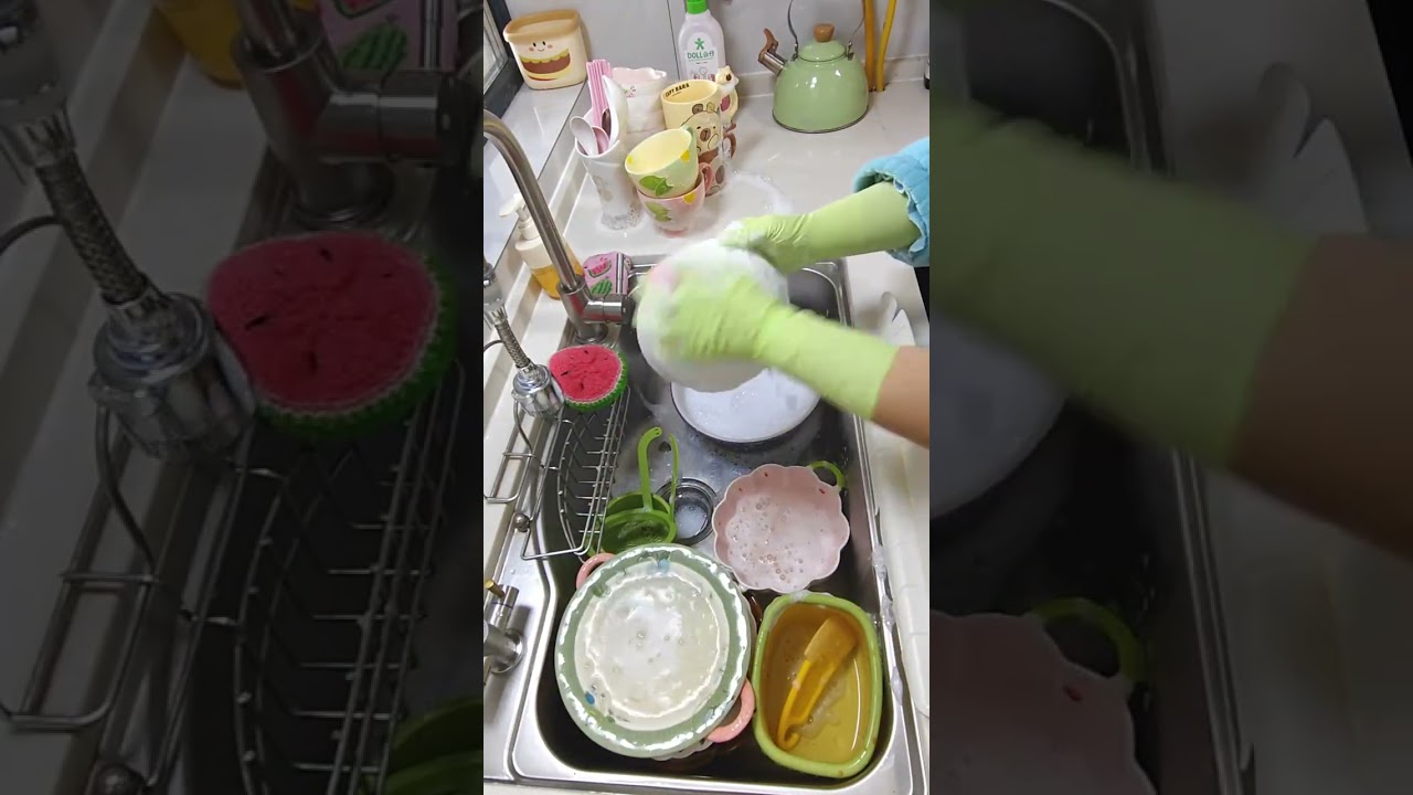 The Daily Ritual of Dishwashing: A Soothing Escape