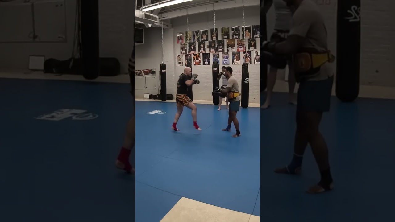 How Feint a hook to take out the body in #MuayThai