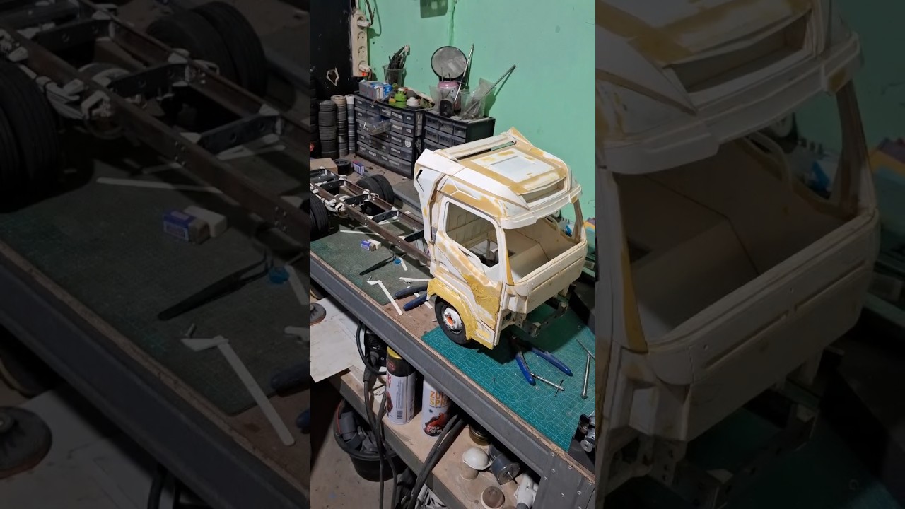 Miniatur Truk Canter 