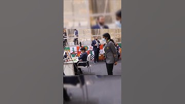 Vaishali checking her brother Praggnanandhaa