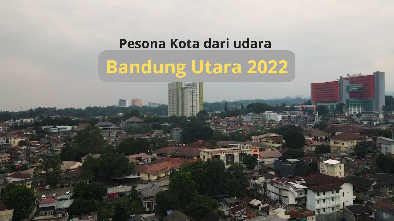 Melihat pemandangan Kota Bandung bagian Utara dari udara dengan drone ...