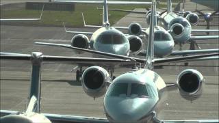 Lot` s of VIP Private Jets, Gulfstream 4 And A Friendly Waving Pilot (HD)