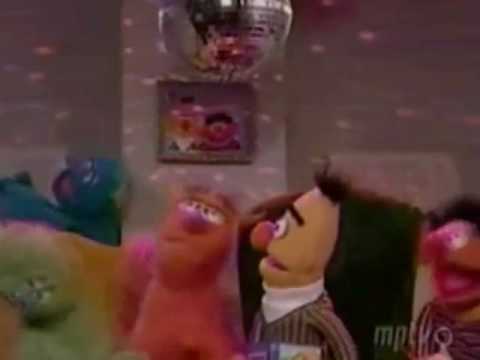 Bert & Ernie tries Gangsta-Rap